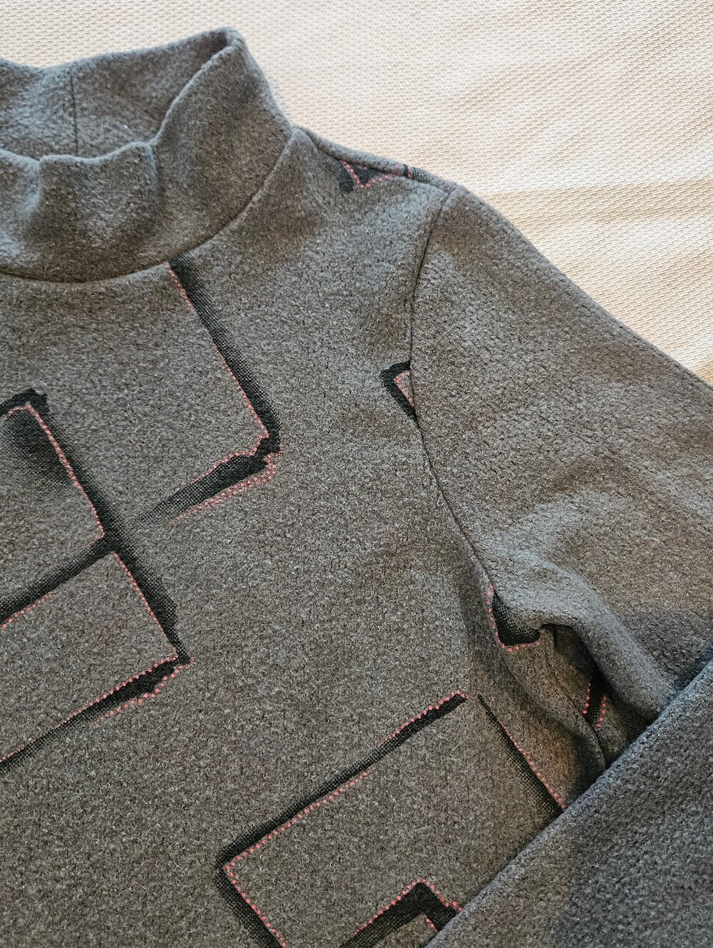 Trisha Tyler Geometric Mock Neck Pullover Sweater Gray Green Artsy Medium